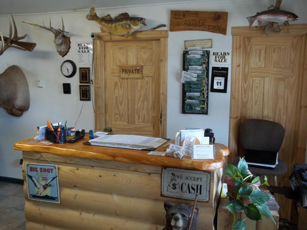 Budget Host Elk Antler Inn Thermopolis Exterior photo